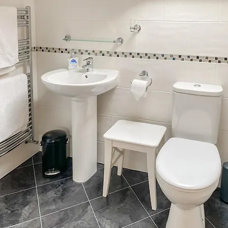 The Old Laundry 4 *